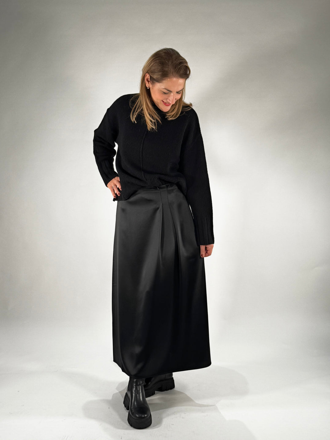 Satin-Rock Maxi in Black