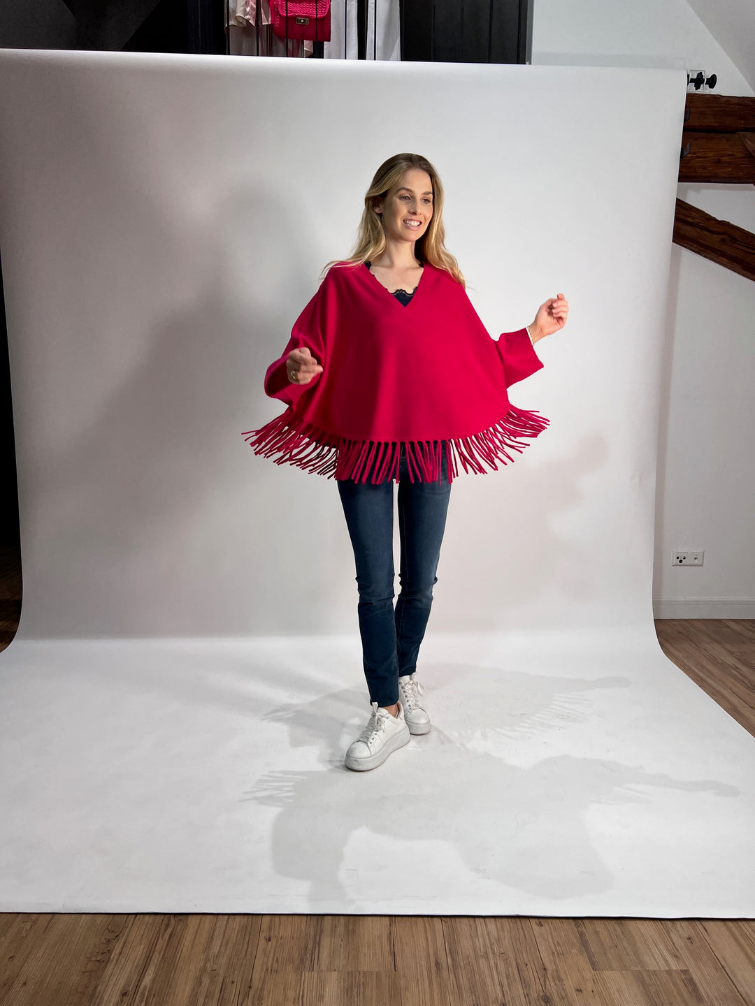 V-Neck Poncho mit Arm