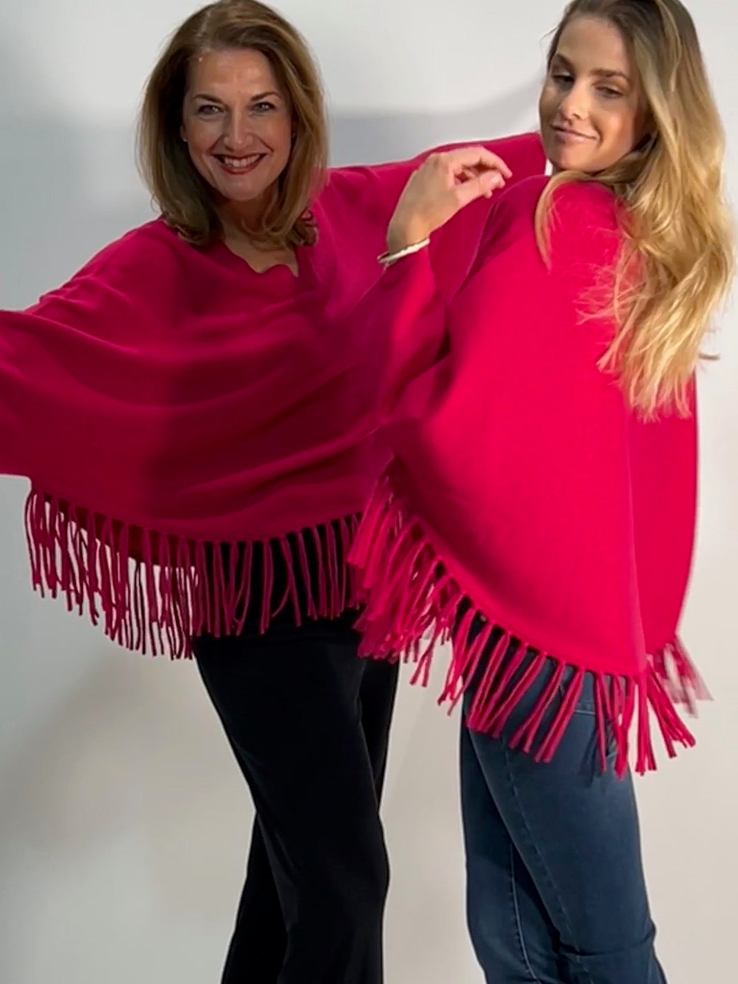 V-Neck Poncho mit Arm