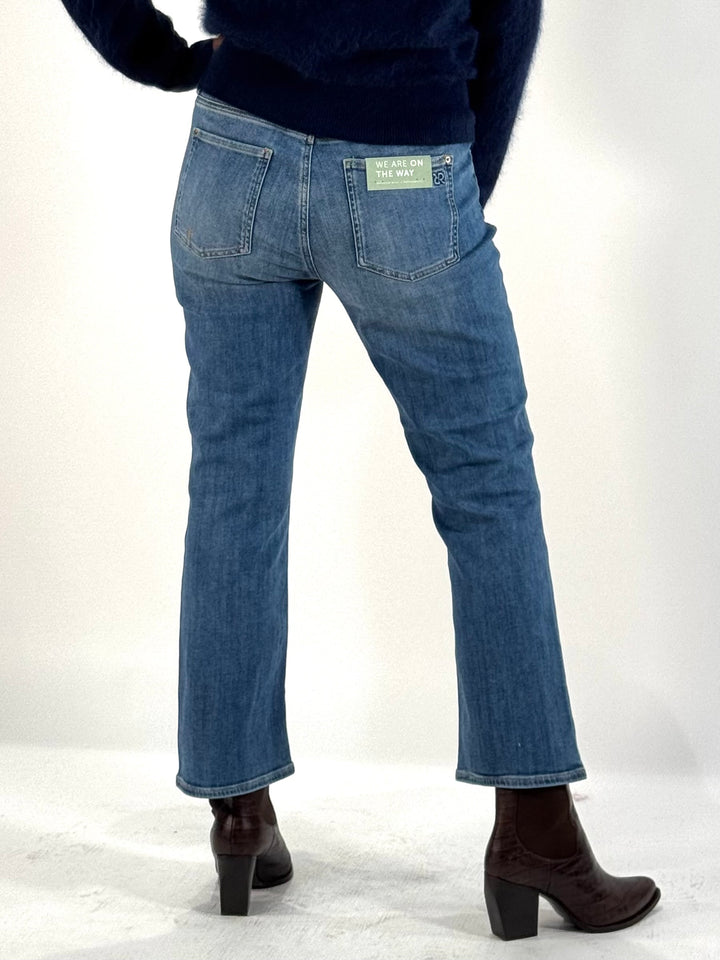 Vic 6/8 Cropped Authentic Stretch Denim