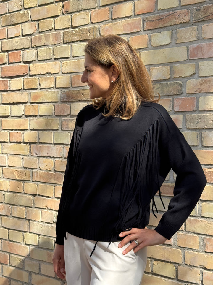 Stehkragen-Pulli mit Fransendetails