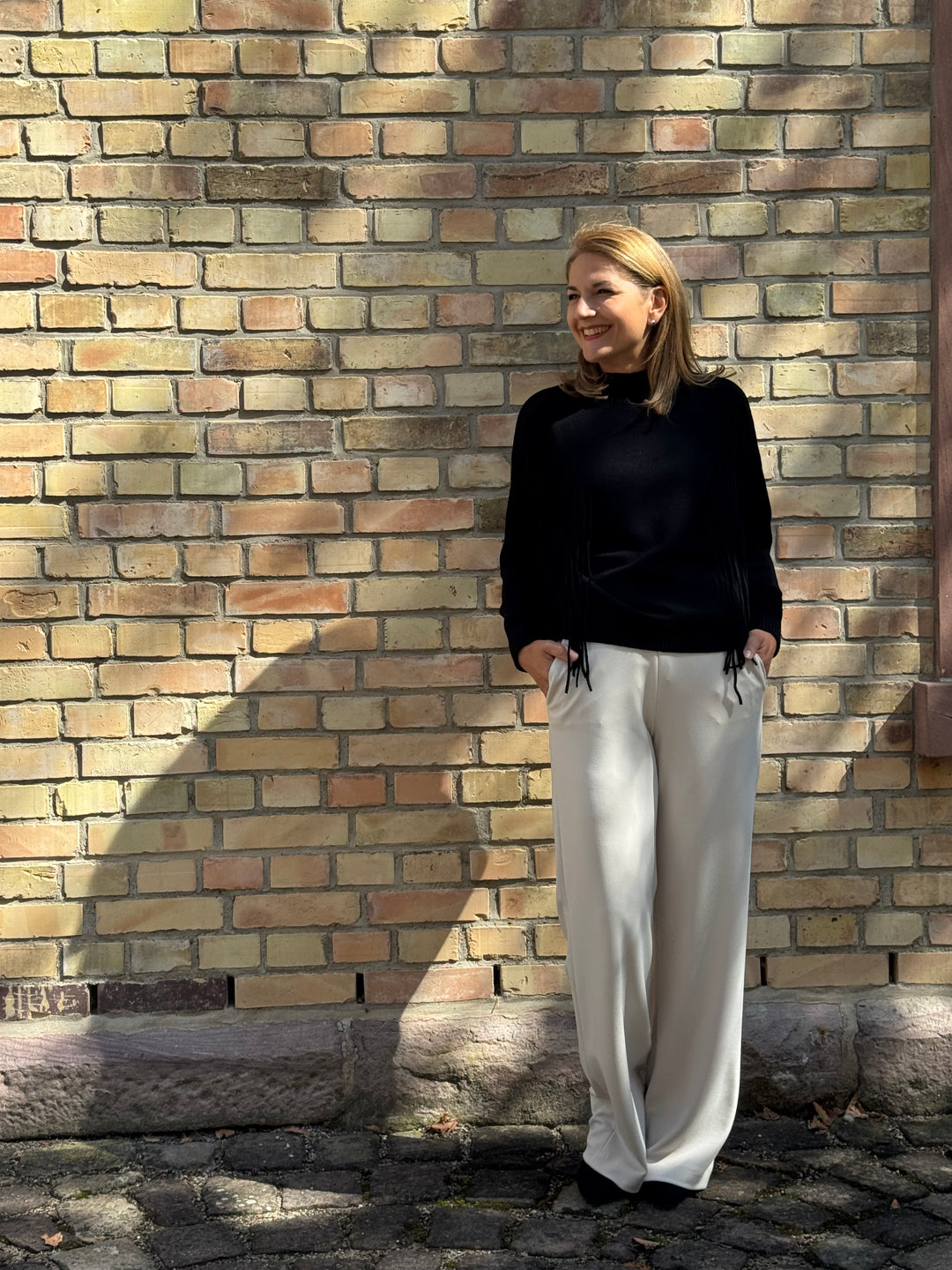 Stehkragen-Pulli mit Fransendetails