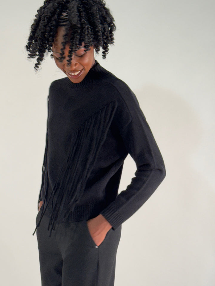 Stehkragen-Pulli mit Fransendetails