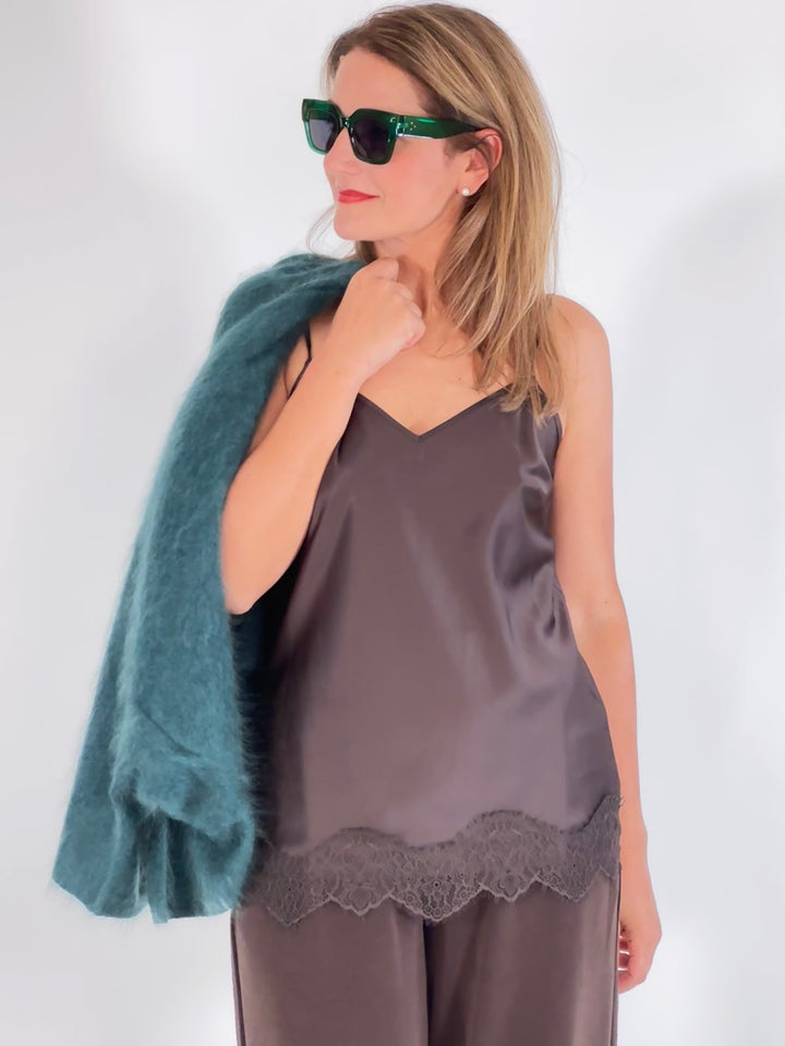 Satin-Top mit Spitzensaum