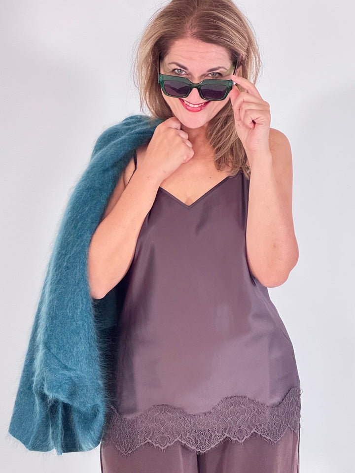 Satin-Top mit Spitzensaum