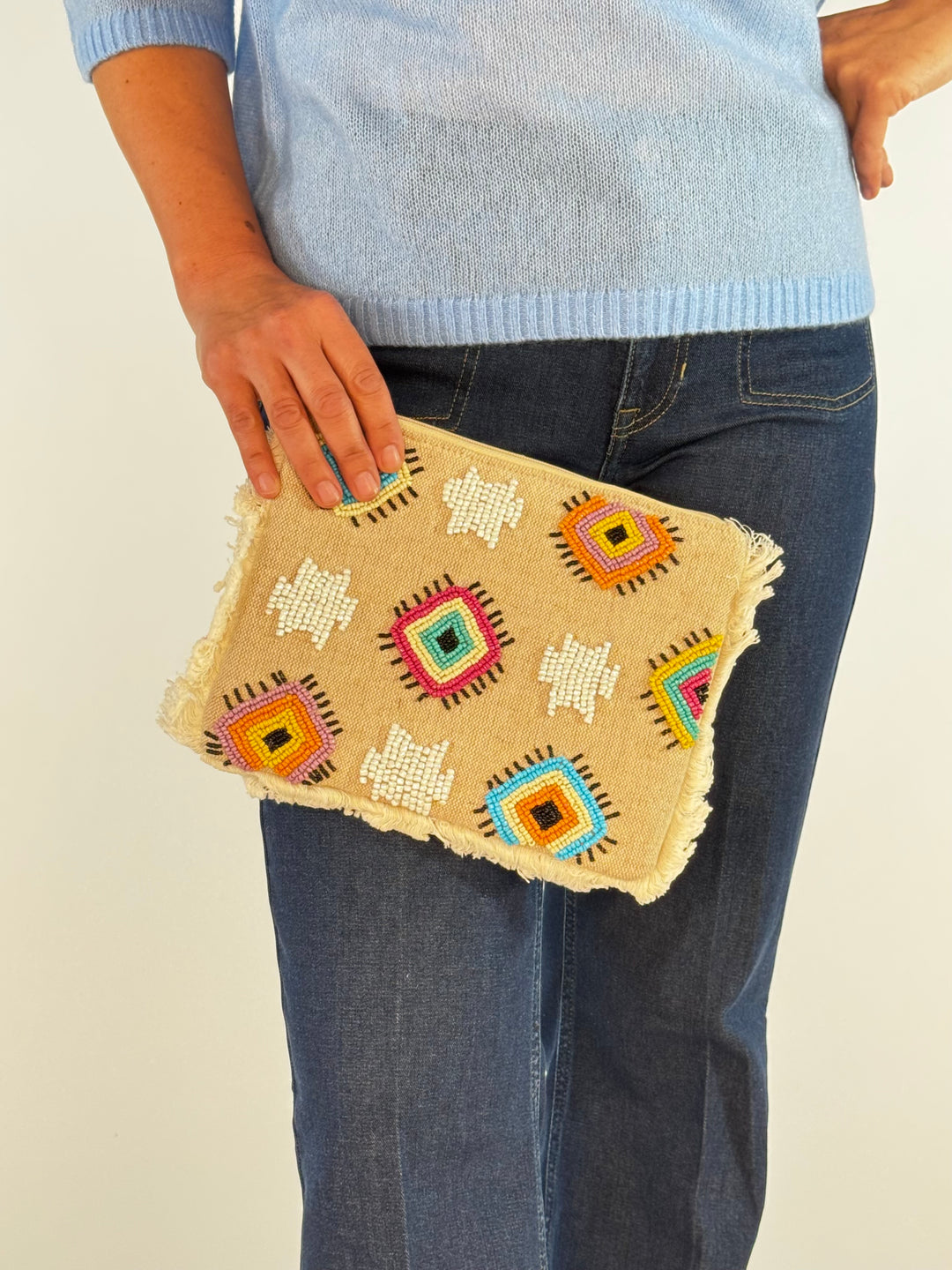 Clutch Eda mit dekorativen Details