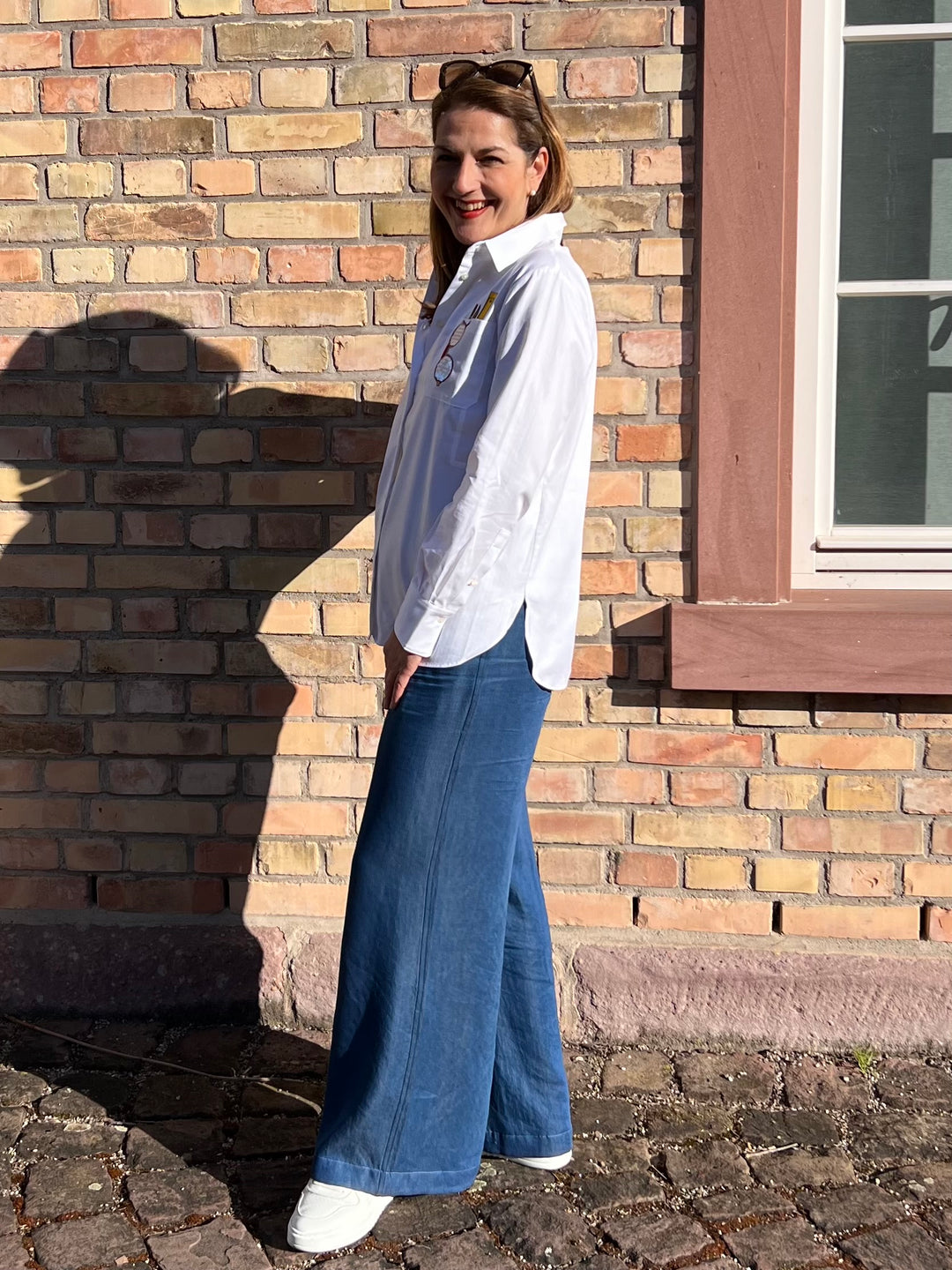 Bluse mit besticktem Brillen Style