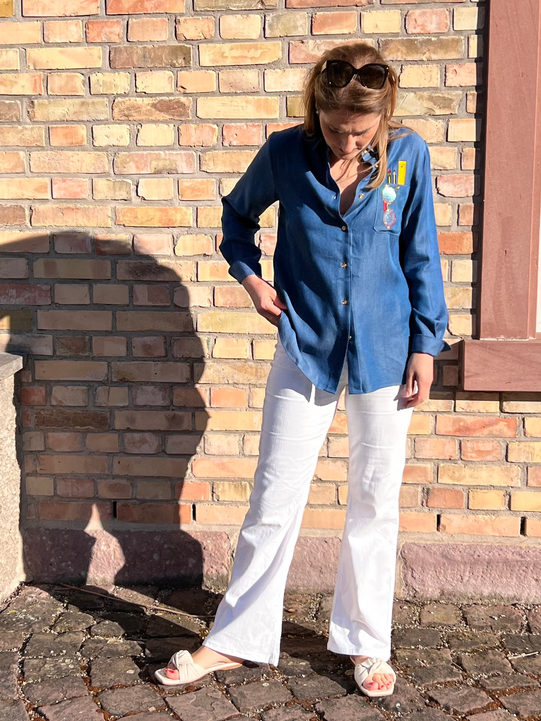 Denim-Bluse mit besticktem Brillen Style