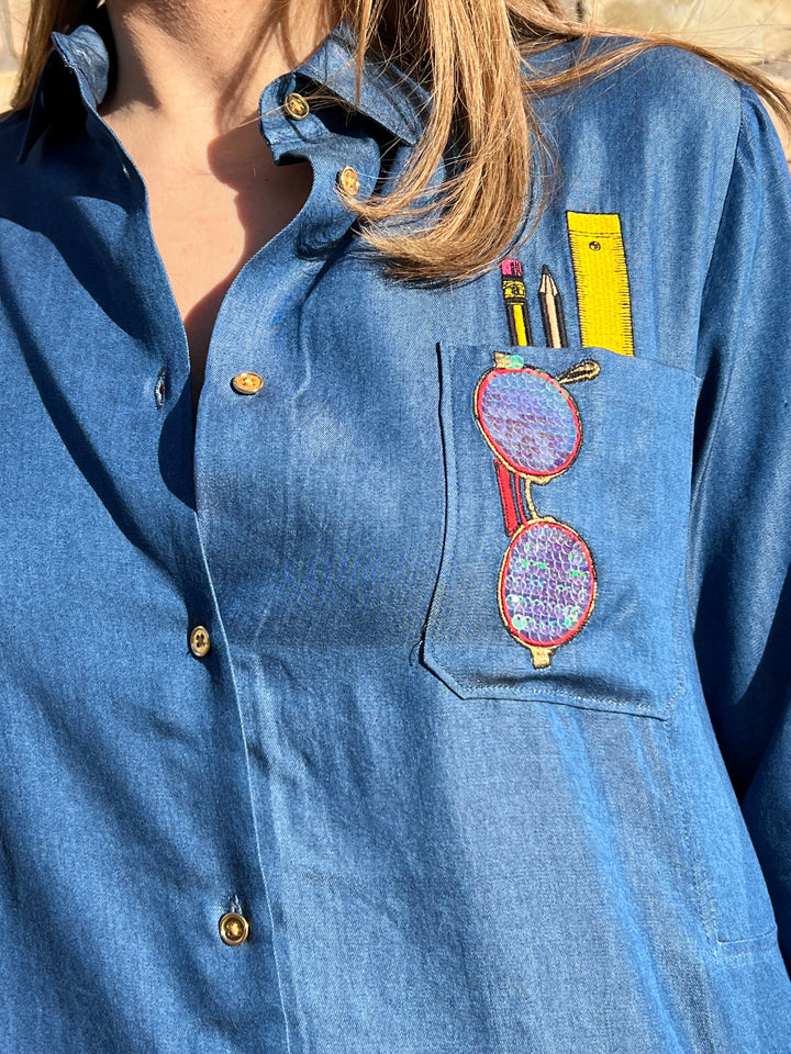 Denim-Bluse mit besticktem Brillen Style