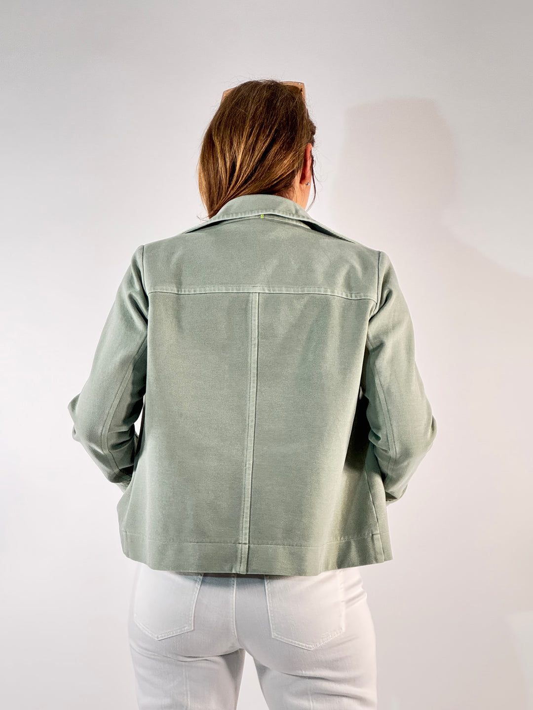 Trenchjacke mit einzigartiger Färbung