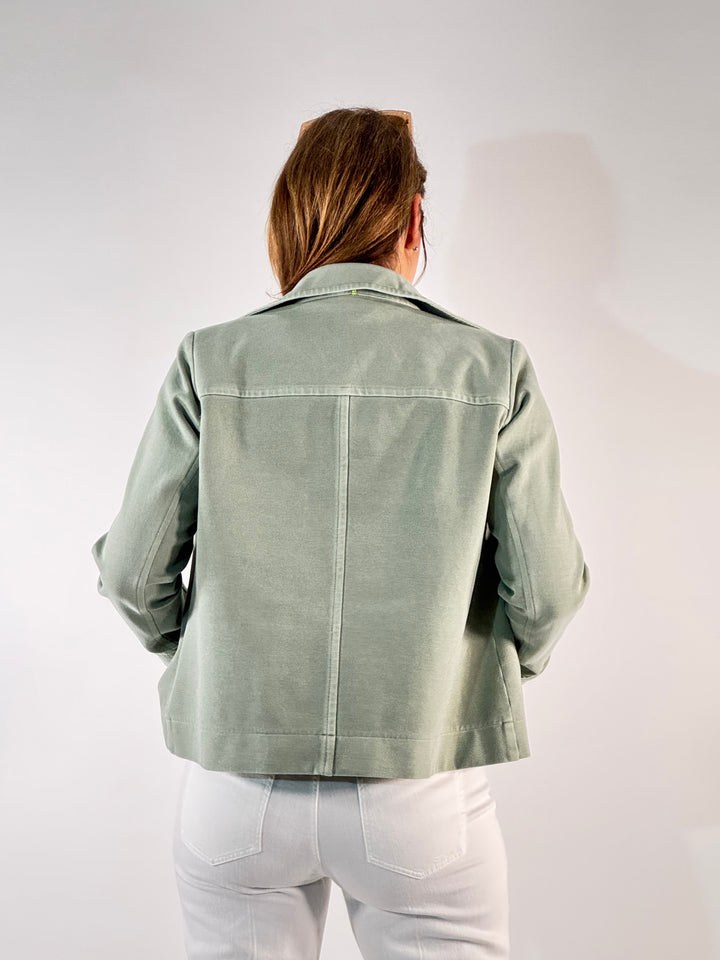 Trenchjacke mit einzigartiger Färbung