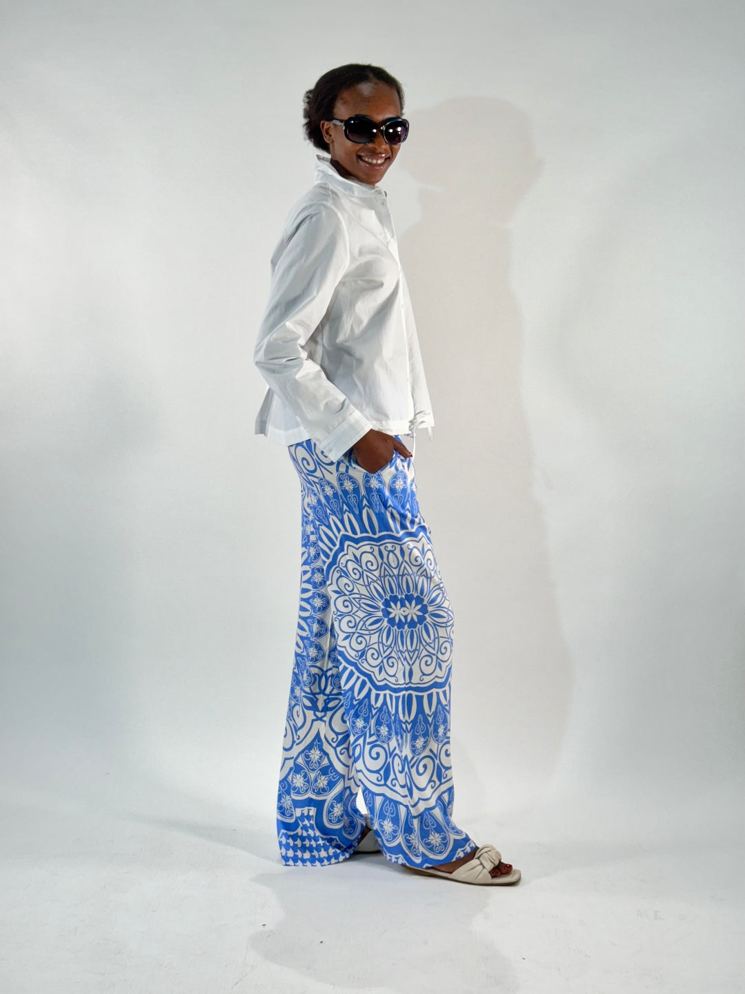 Leichte Sommerhose im Allover-Print