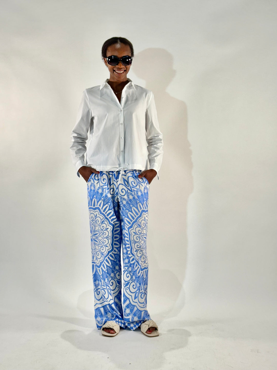 Leichte Sommerhose im Allover-Print