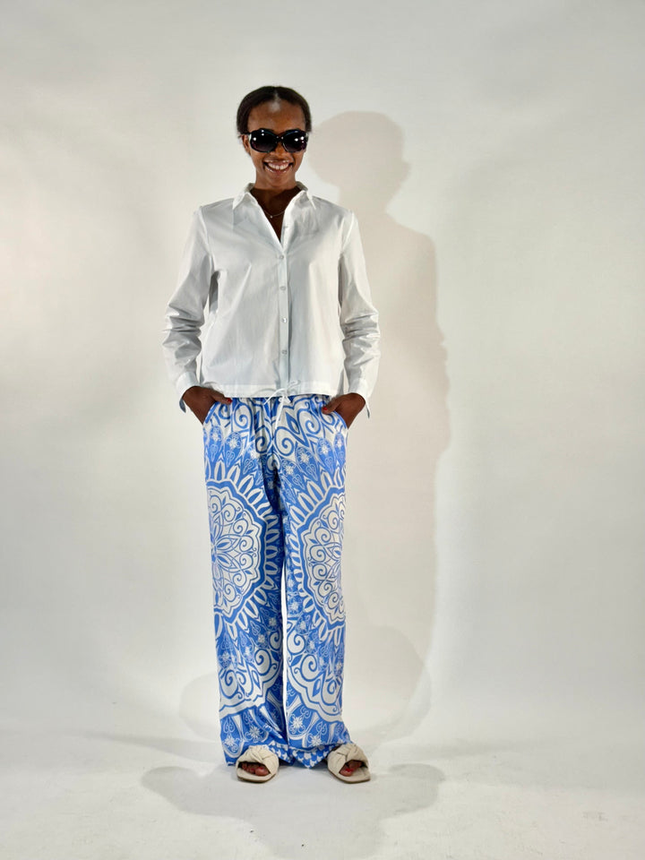 Leichte Sommerhose im Allover-Print