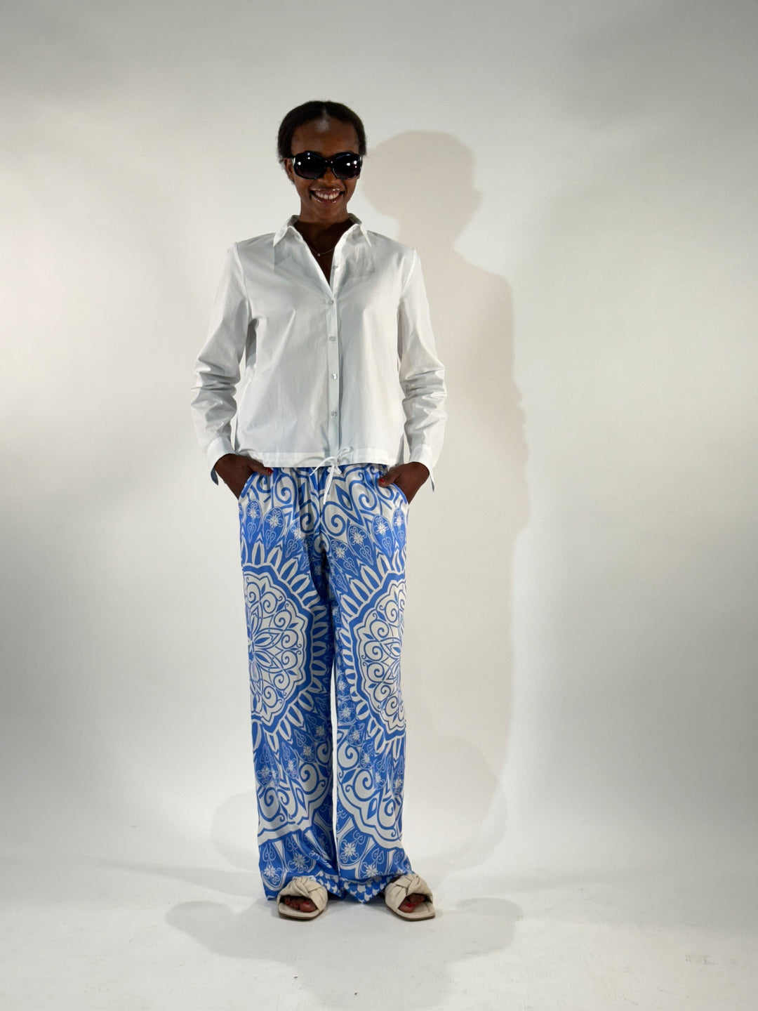 Leichte Sommerhose im Allover-Print